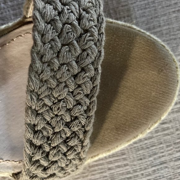 Steve Madden Khaki/Tan ankle wrap 4.75 inch wedge heel - Size 9 - Worn just once - Picture 4 of 13